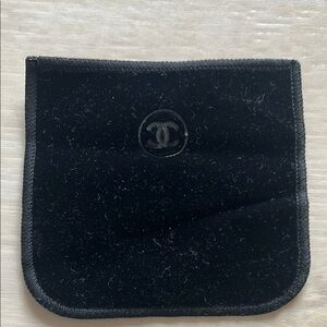 CHANEL :: POUCH